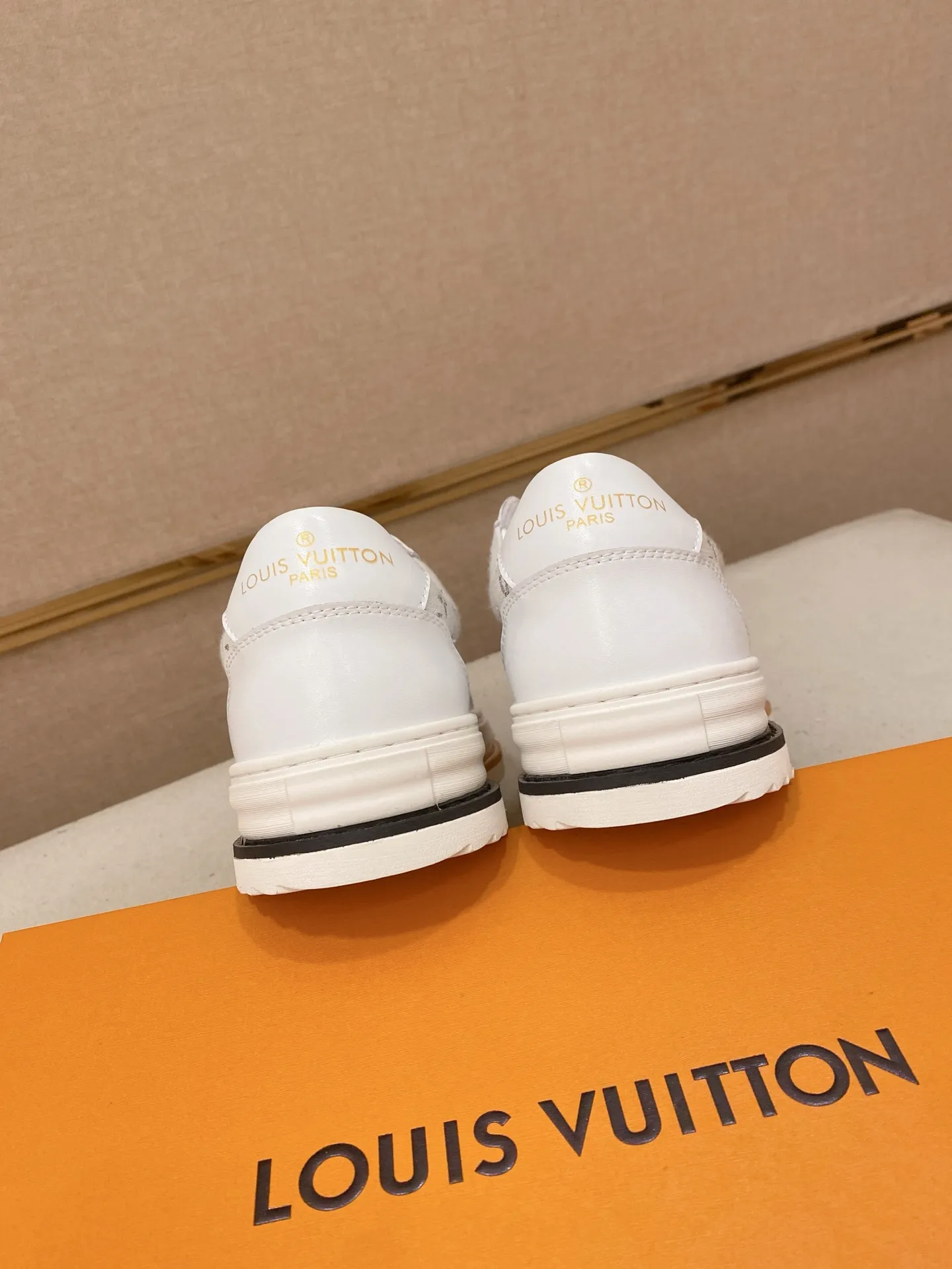 Men's clothing and shoes 400💰Louis Vuitton (Louis Vuitton/LV) top 🔍🔍 new models are on sale at the same time, the upper 🇮🇹 imported first-layer cowhide from Italy, fully imported sheepskin lining 💪💪, completely 1⃣️ to 1 ⃣️Re-engraved🇮🇹💪💪, ⚠Sole: The original sole is specially provided by the original factory, the exclusive movable molded sole is super comfortable, ⚠The original factory follows the order, 🔍🔍high quality, you can enter and exit the counter at will, welcome to compare⚠. Code number:38-44